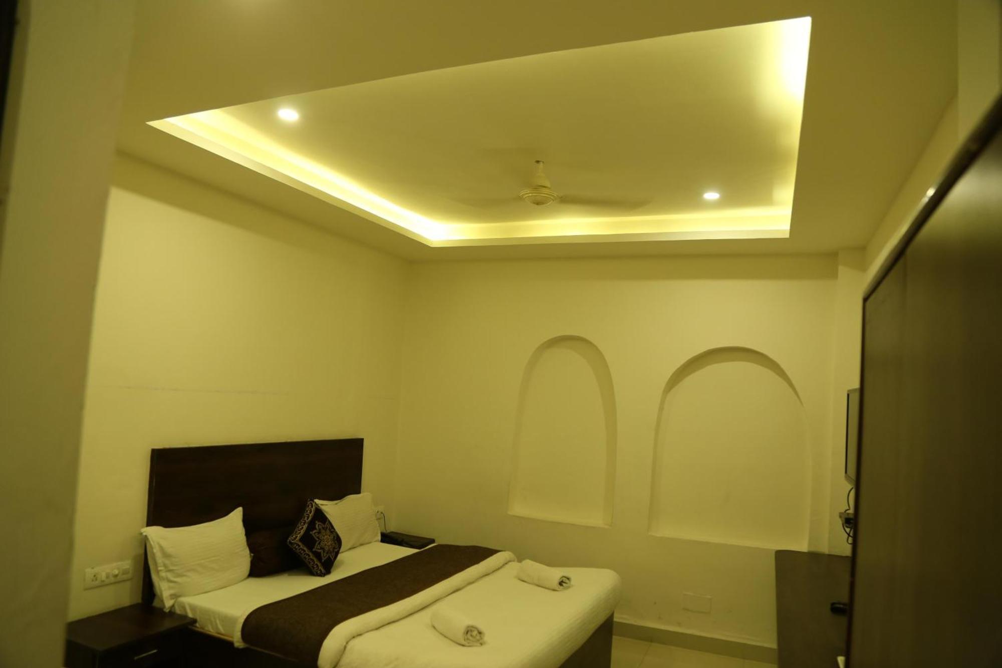Hotel Krishna Palace Udaipur Bagian luar foto