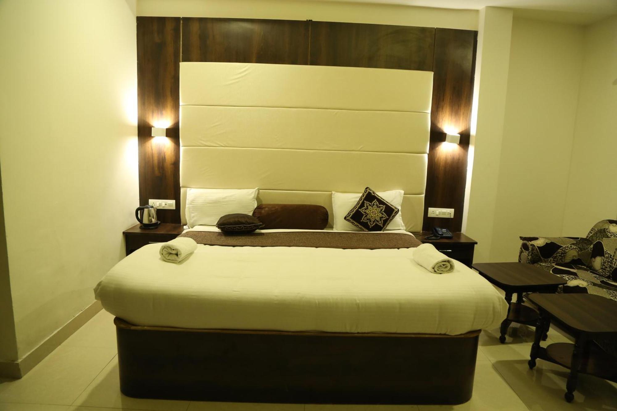 Hotel Krishna Palace Udaipur Bagian luar foto